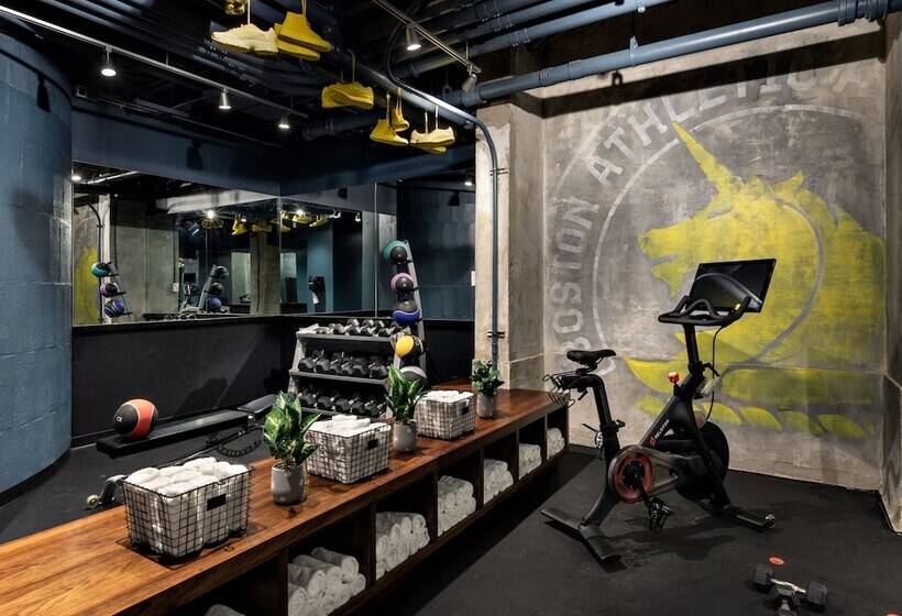 בית מלון כפרי The Revolution