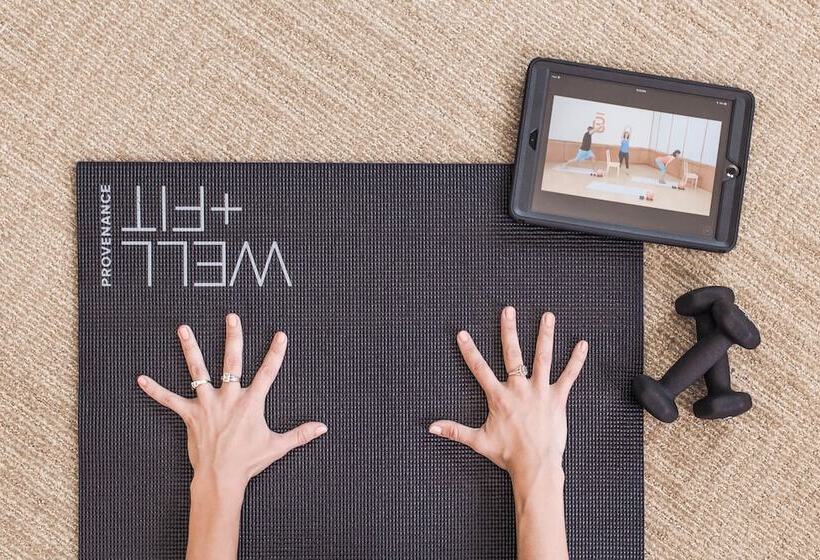 Отель The Revolution