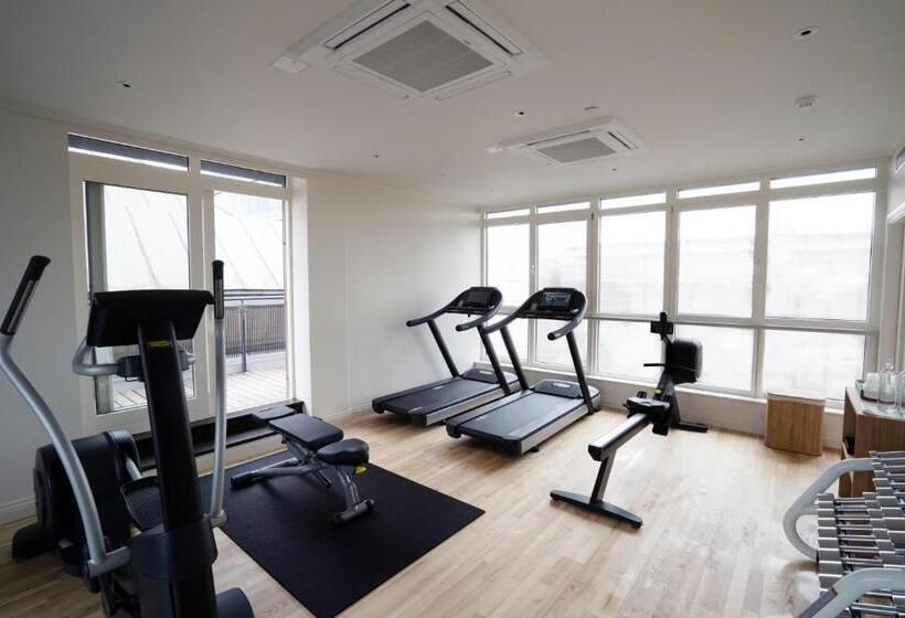 Отель The Roseate Reading