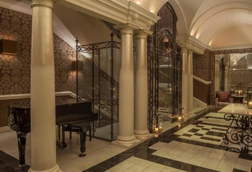 Отель The Roseate Reading