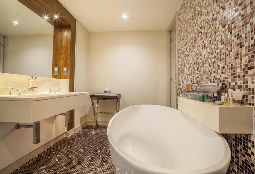 Отель The Roseate Reading