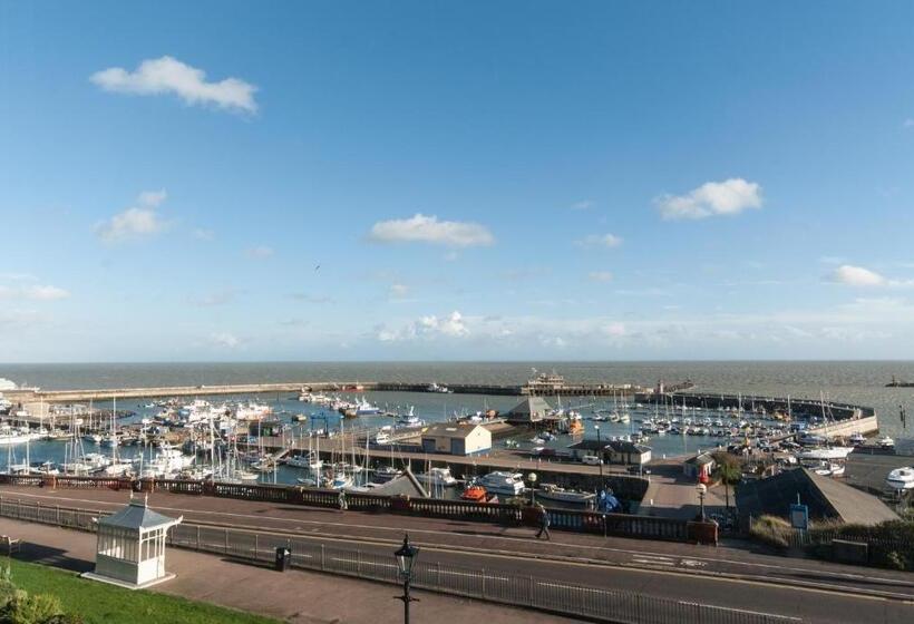 فندق The Royal Harbour