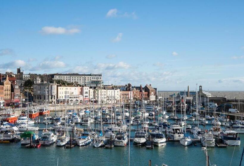 فندق The Royal Harbour