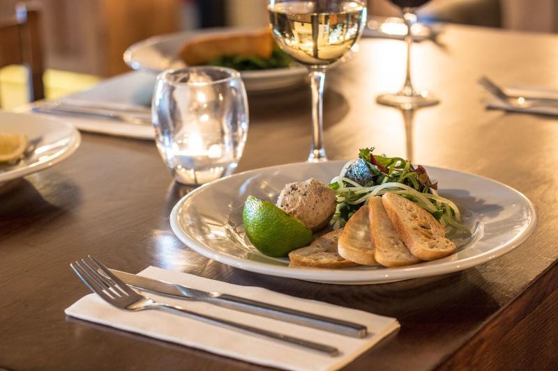 בית מלון כפרי The Saracens Head