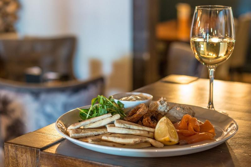 בית מלון כפרי The Saracens Head