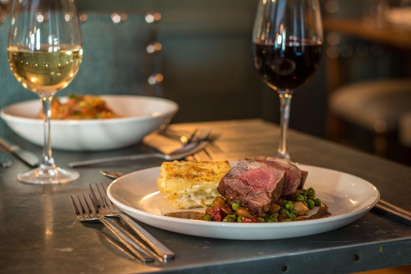 هتل The Saracens Head