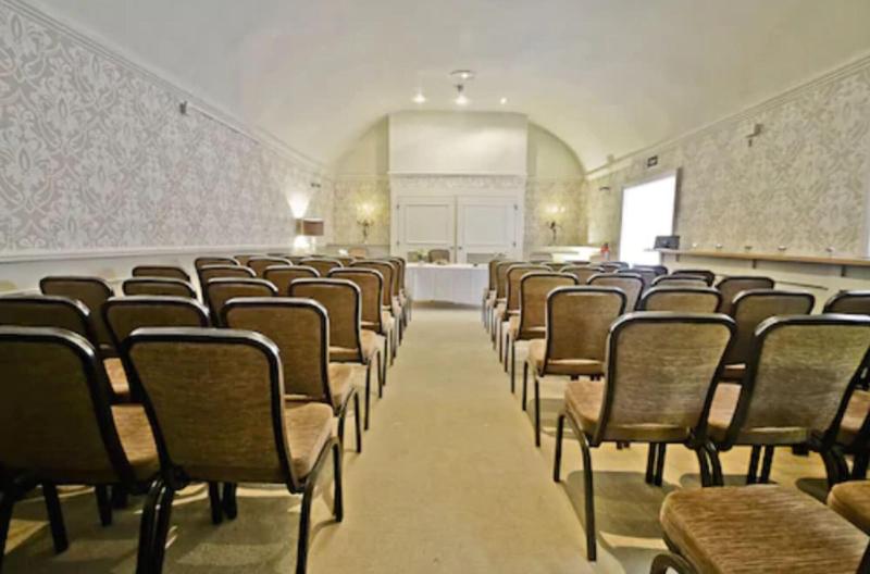 בית מלון כפרי The Saracens Head