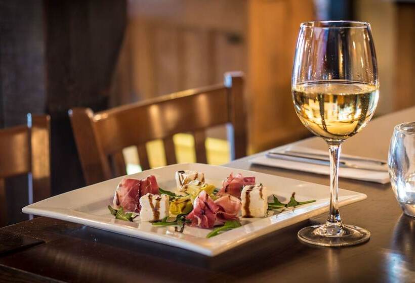 בית מלון כפרי The Saracens Head