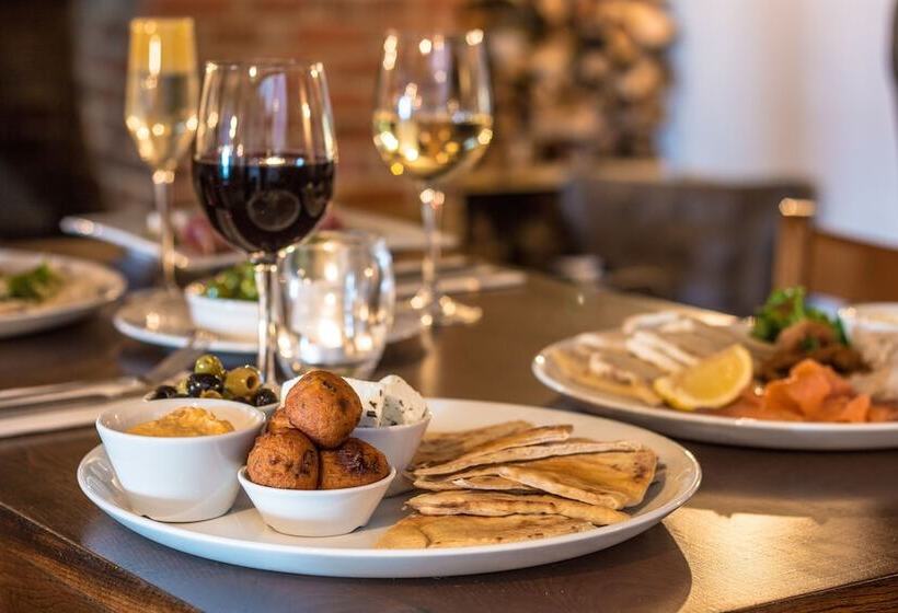 בית מלון כפרי The Saracens Head