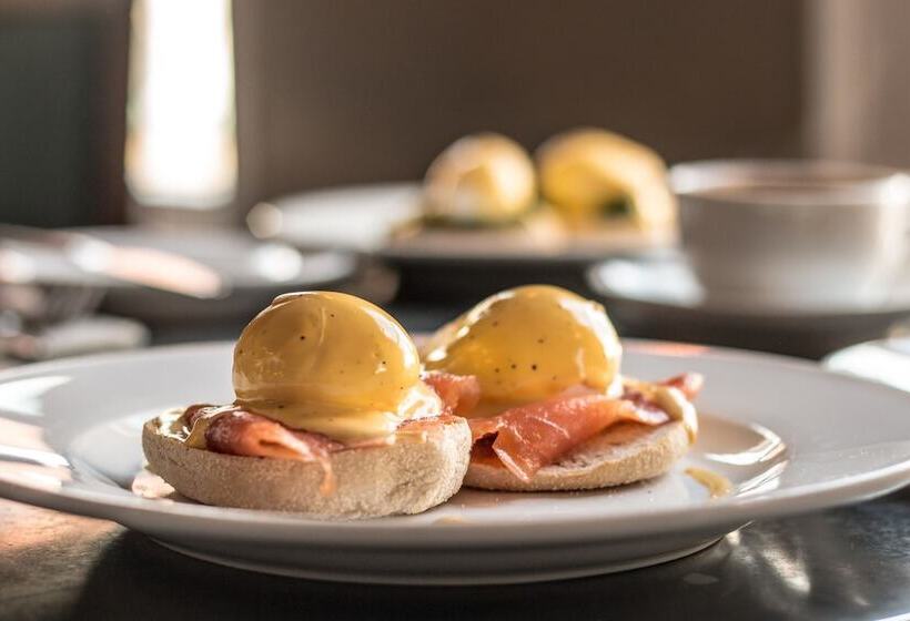 בית מלון כפרי The Saracens Head