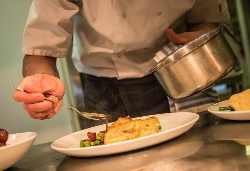 בית מלון כפרי The Saracens Head