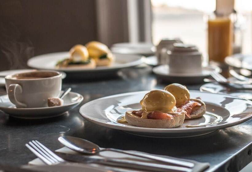 هتل The Saracens Head