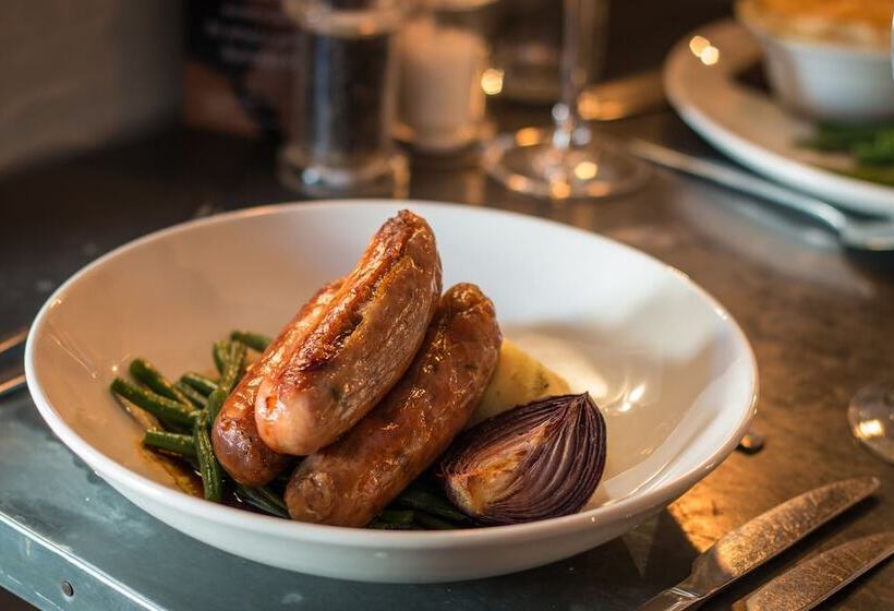 בית מלון כפרי The Saracens Head