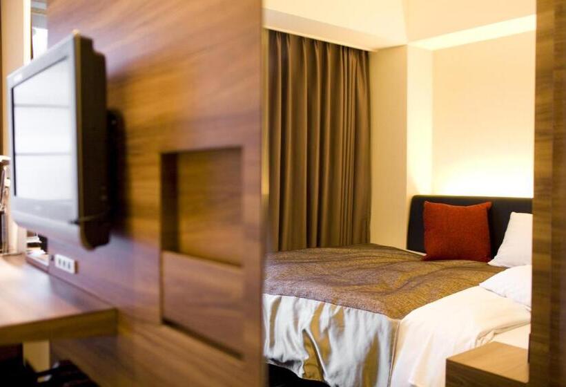 Отель Tokyo Green Palace