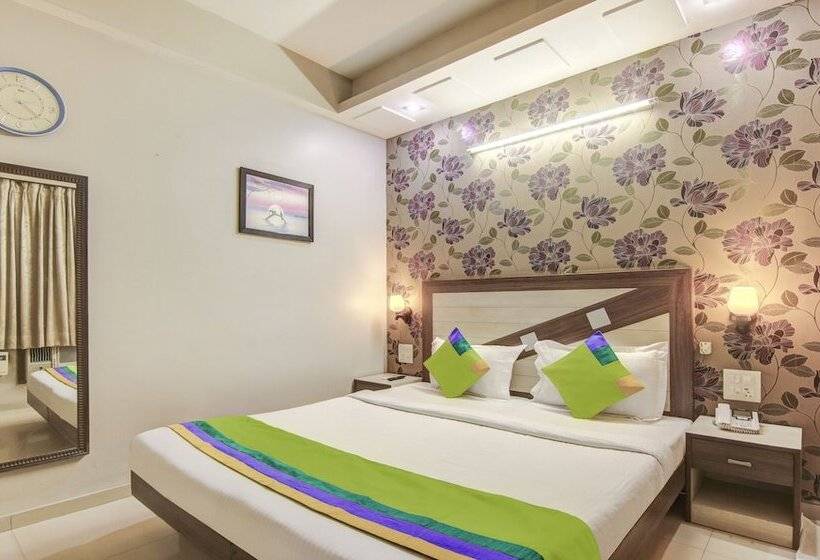 בית מלון כפרי Treebo Rockwell Plaza