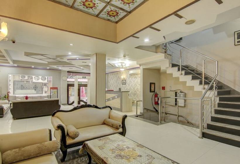 ホテル Treebo Rockwell Plaza