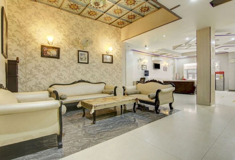 ホテル Treebo Rockwell Plaza