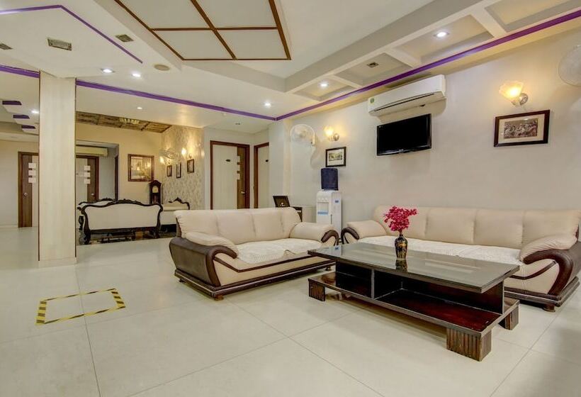 ホテル Treebo Rockwell Plaza