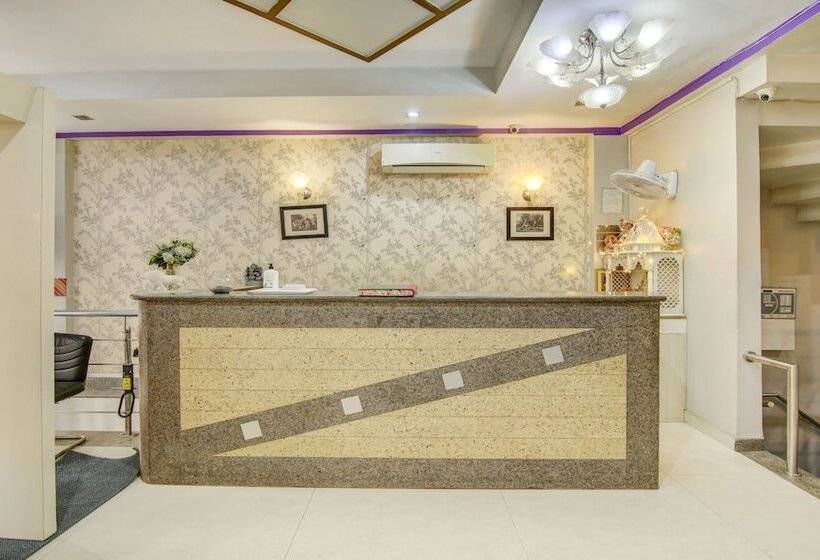 בית מלון כפרי Treebo Rockwell Plaza