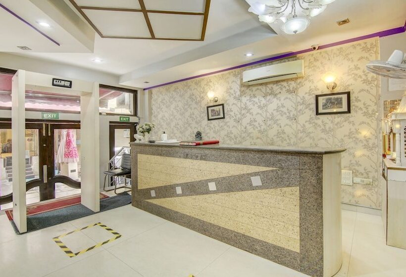 בית מלון כפרי Treebo Rockwell Plaza