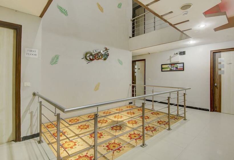 ホテル Treebo Rockwell Plaza