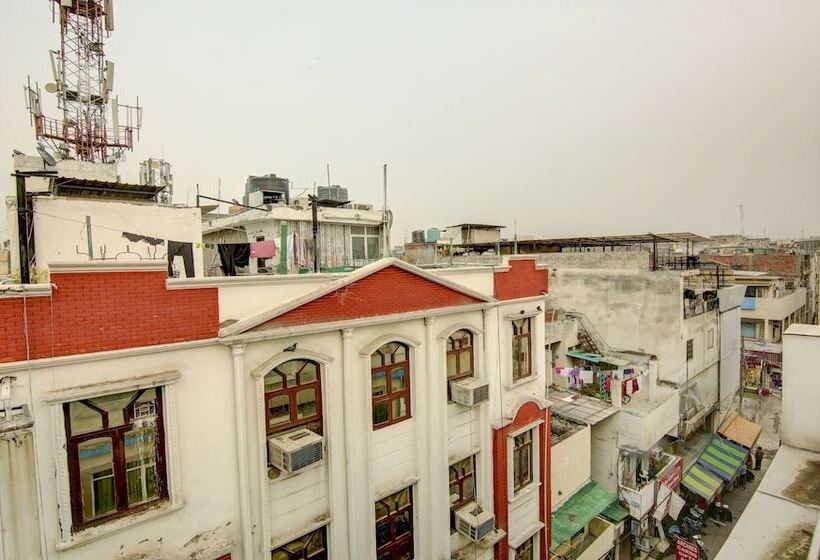 בית מלון כפרי Treebo Rockwell Plaza