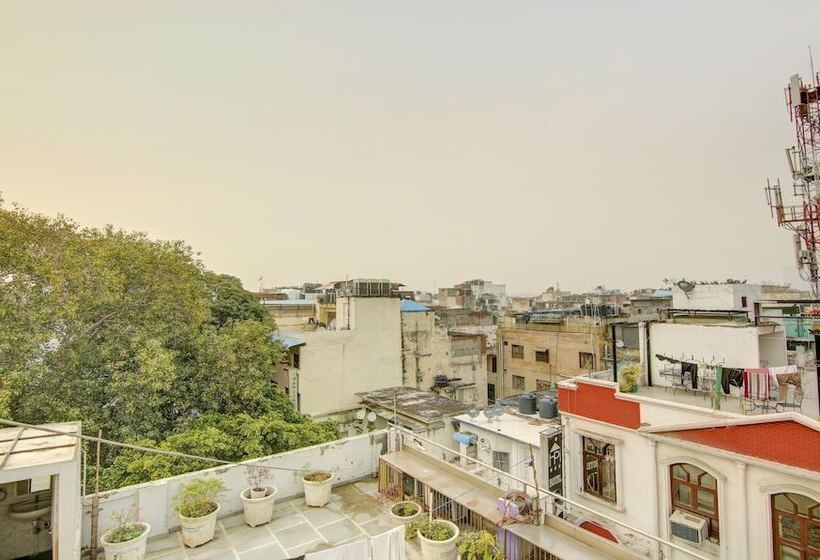 בית מלון כפרי Treebo Rockwell Plaza