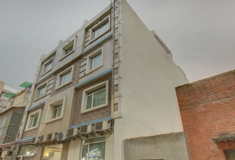 ホテル Treebo Rockwell Plaza