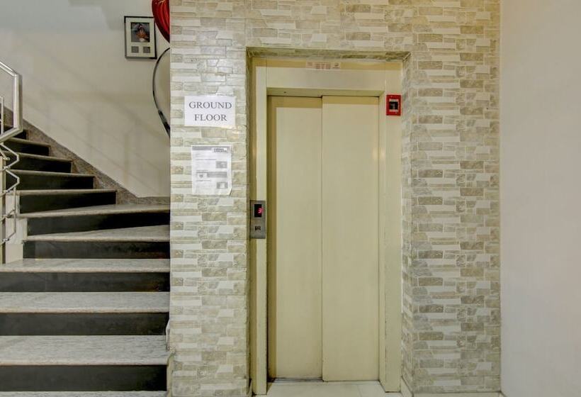 בית מלון כפרי Treebo Rockwell Plaza