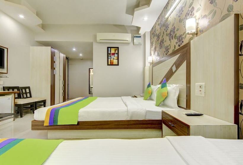 בית מלון כפרי Treebo Rockwell Plaza