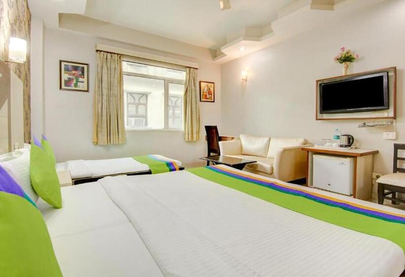 בית מלון כפרי Treebo Rockwell Plaza