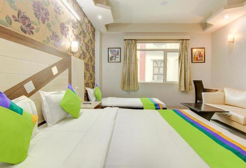 בית מלון כפרי Treebo Rockwell Plaza