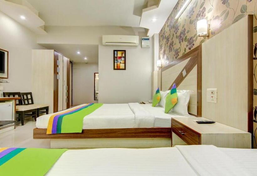 בית מלון כפרי Treebo Rockwell Plaza