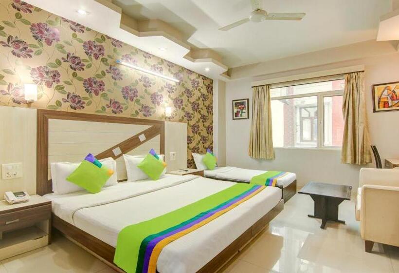 בית מלון כפרי Treebo Rockwell Plaza