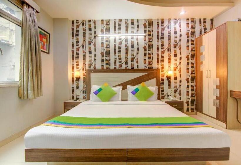 בית מלון כפרי Treebo Rockwell Plaza