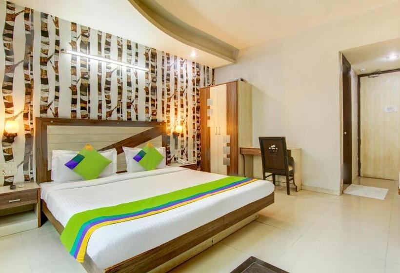 ホテル Treebo Rockwell Plaza