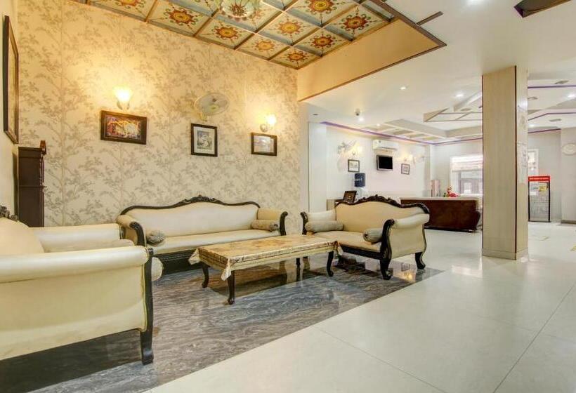 בית מלון כפרי Treebo Rockwell Plaza