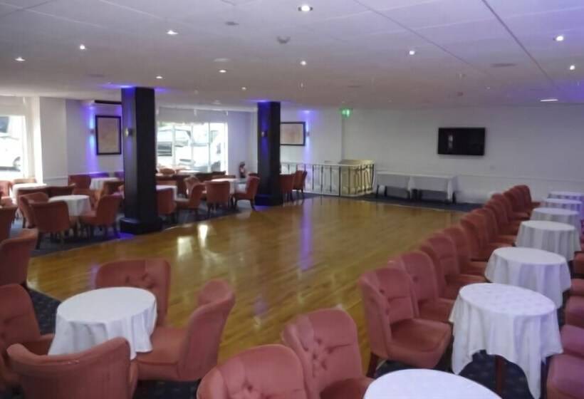 هتل Westhill Country