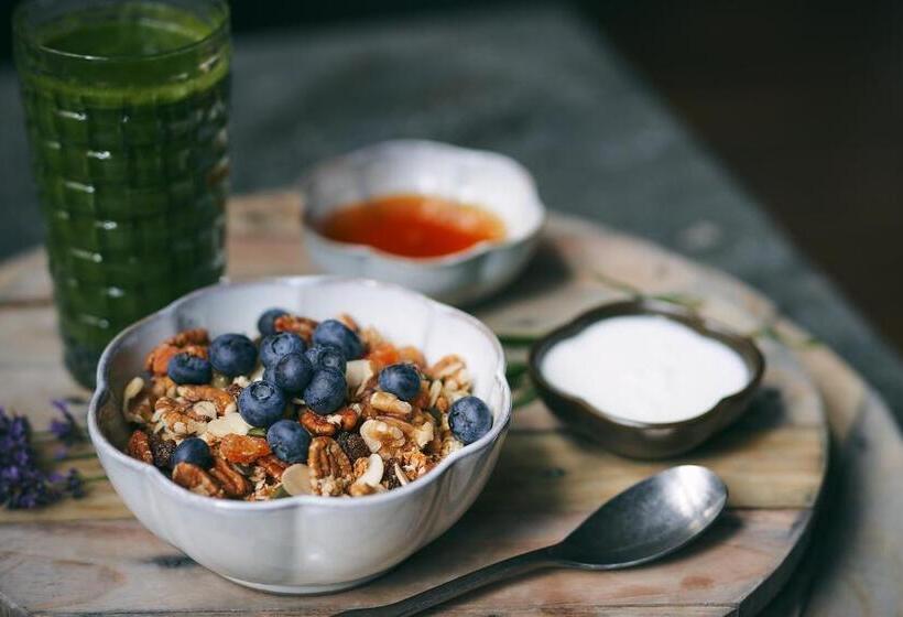 هتل Wildhive Callow Hall