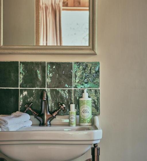 هتل Wildhive Callow Hall