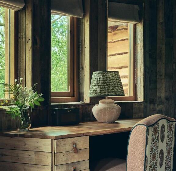 هتل Wildhive Callow Hall