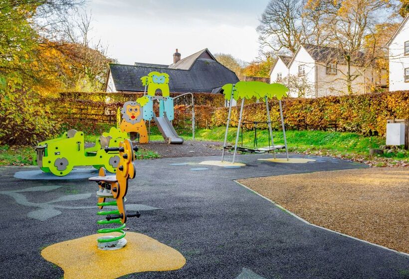 בית מלון כפרי Woodford Bridge Country Club