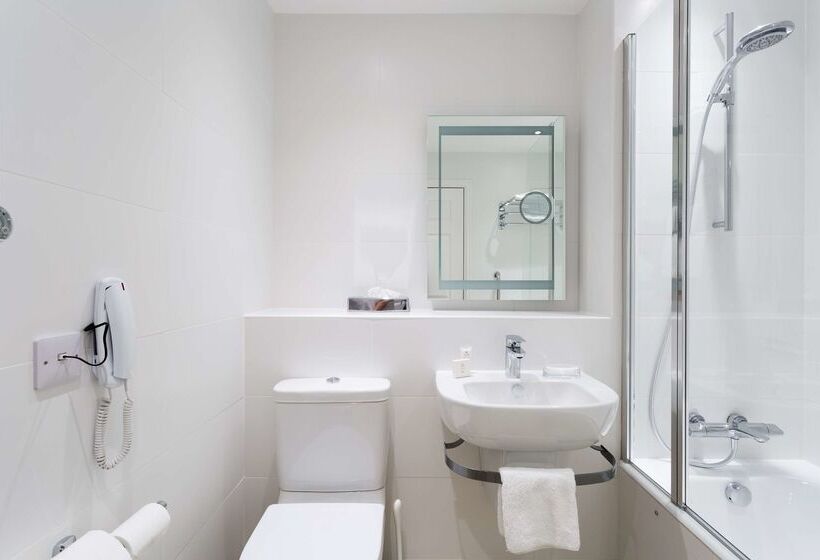 בית מלון כפרי Woodford Bridge Country Club