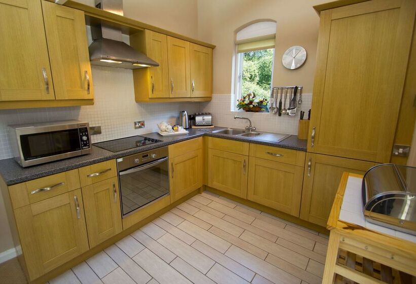 בית מלון כפרי Woodford Bridge Country Club