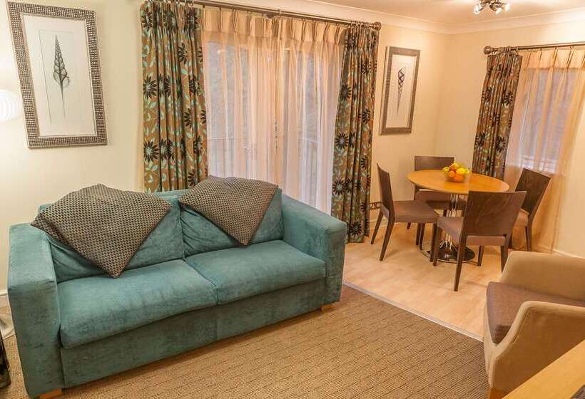 בית מלון כפרי Woodford Bridge Country Club