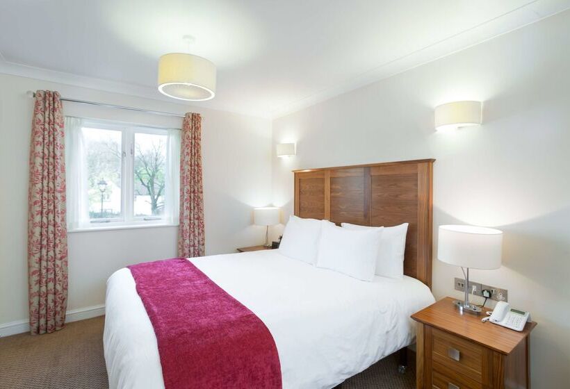 בית מלון כפרי Woodford Bridge Country Club