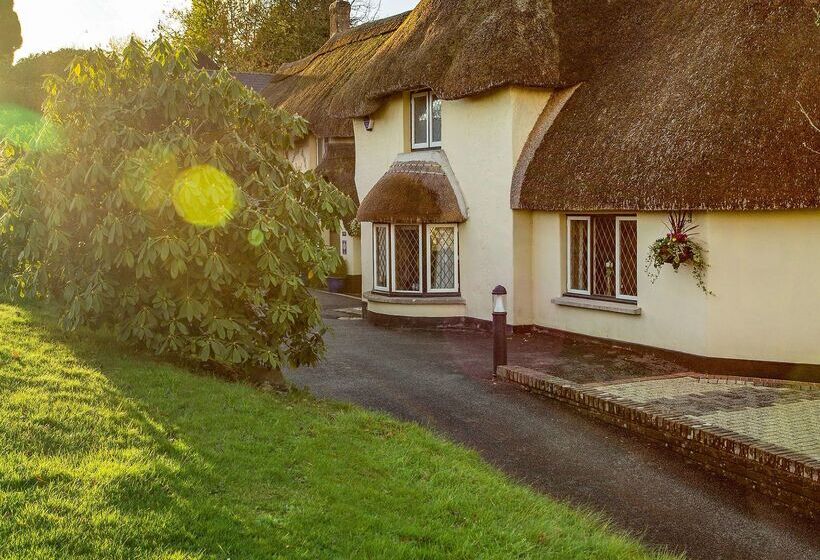 בית מלון כפרי Woodford Bridge Country Club