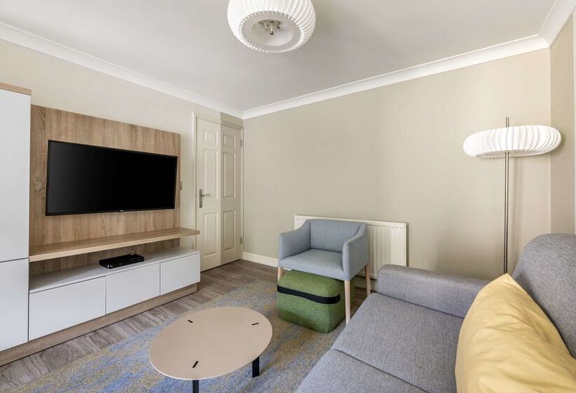 בית מלון כפרי Woodford Bridge Country Club