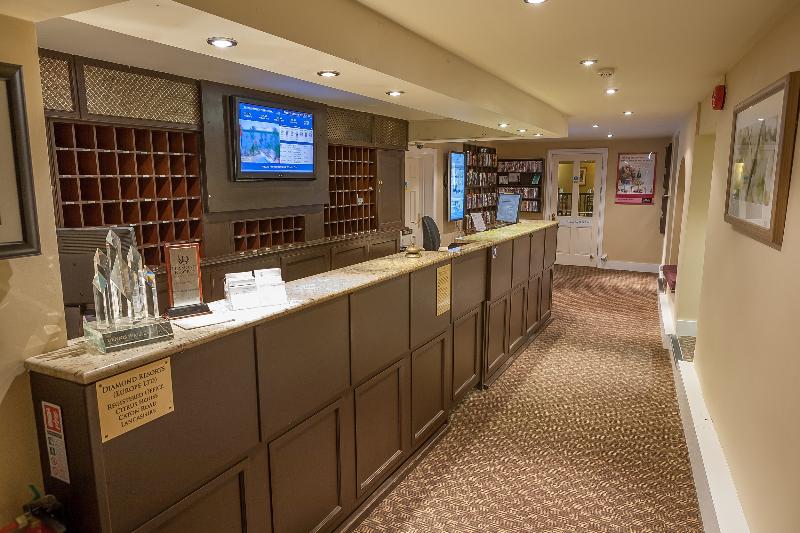 בית מלון כפרי Woodford Bridge Country Club