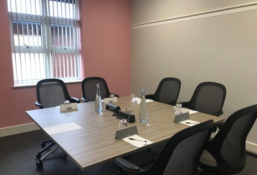 Wychwood Park Hotel And Golf Club